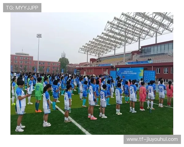 以天龙足球为核心探索团队精神与竞技魅力的全面发展之路 以天龙足球为核心探索团队精神与竞技魅力的全面发展之路